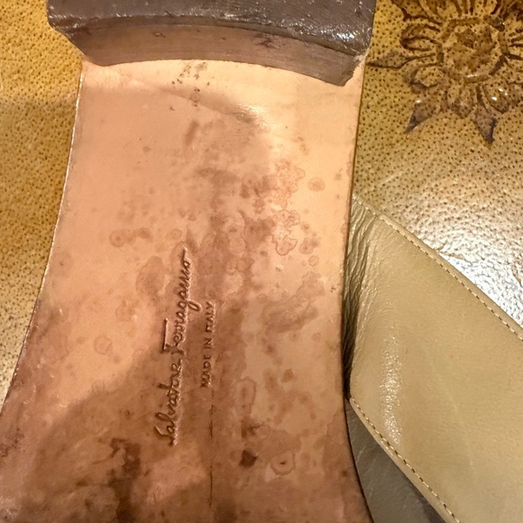 Salvatore Ferragamo Tan Leather Thong Sandals Size 9 MSRP $495 - Picture 8 of 9